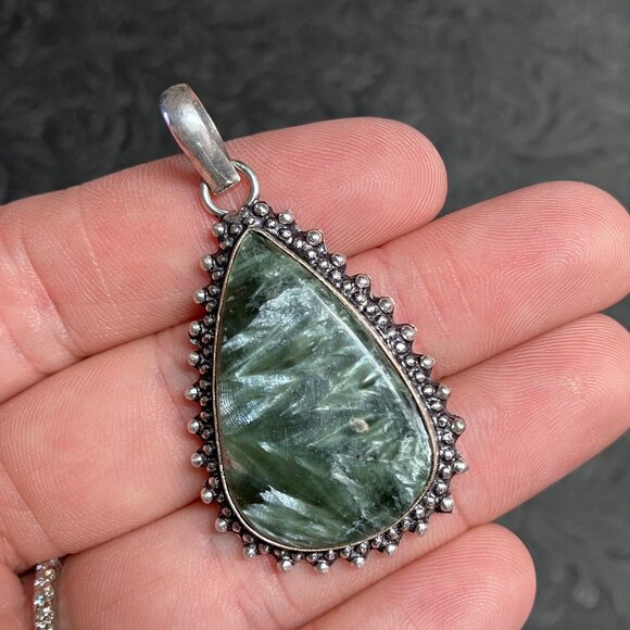 Gorgeous Natural Seraphinite Stone Pendant Crystal Gemstone Jewelry - Picture 1 of 9